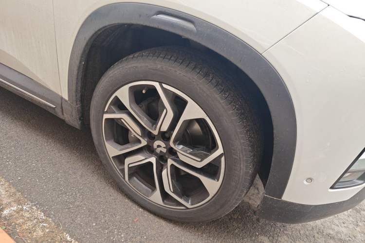 Used Nio ES8 2018 Founder Edition Right Front Wheel Hub
