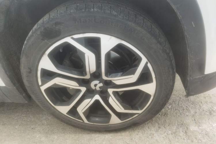 Used Nio ES8 2018 355 km Base Version 7-Seater Edition Right Front Wheel Hub