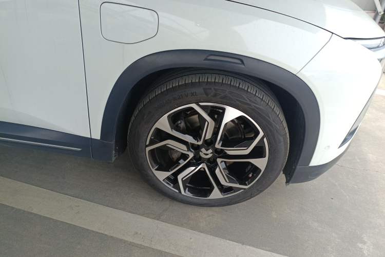Used Nio ES8 2018 355 km Base Version 7-Seater Edition Right Front Wheel Hub