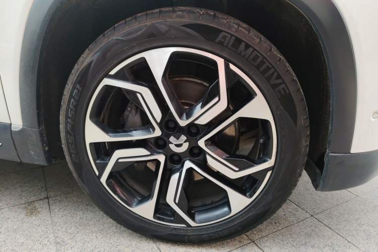 Used Nio ES8 2018 Founder Edition Right Front Wheel Hub