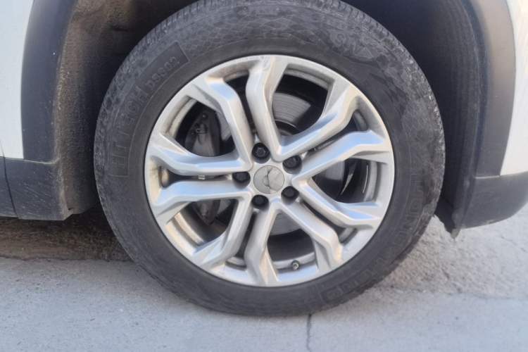 Used Nio ES8 2018 355 km Base Version 6-Seater Edition Right Front Wheel Hub