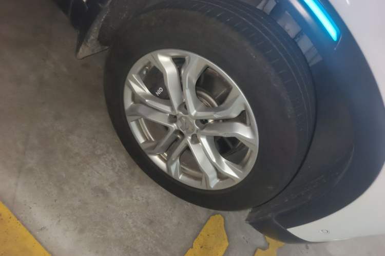 Used Nio ES8 2018 355 km Base Version 7-Seater Edition Right Front Wheel Hub