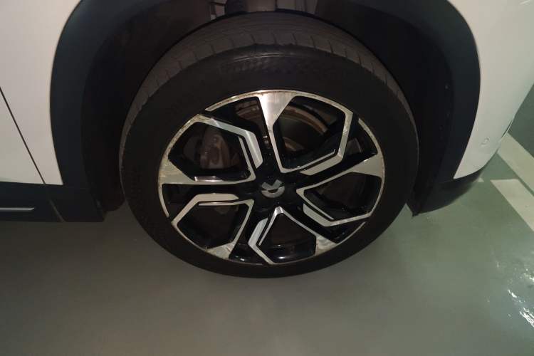 Used Nio ES8 2018 Founder Edition Right Front Wheel Hub