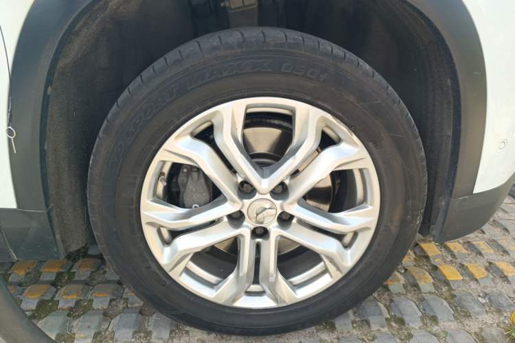 Used Nio ES8 2018 355 km Base Version 7-Seater Edition Right Front Wheel Hub