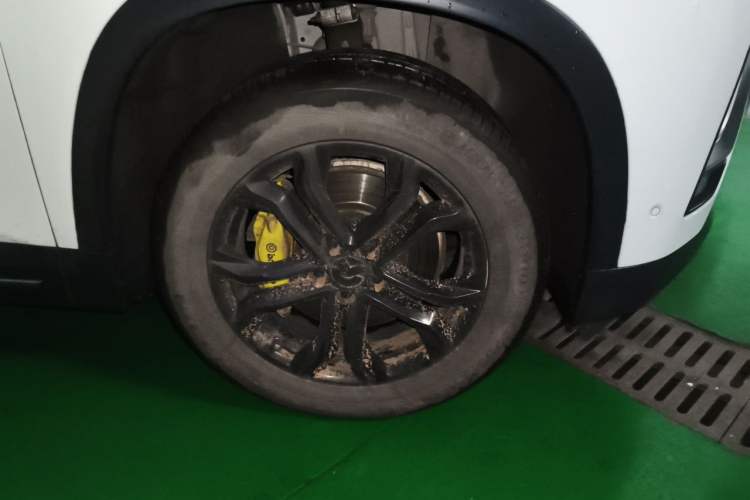Used Nio ES8 2018 355 km Base Version 7-Seater Edition Right Front Wheel Hub