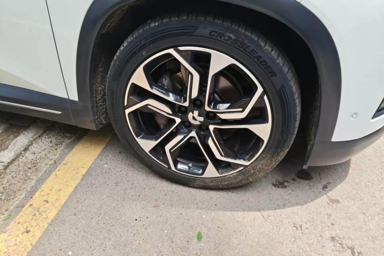 Used Nio ES8 2018 355 km Base Version 7-Seater Edition Right Front Wheel Hub