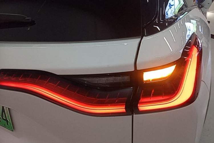 Used Nio ES8 2018 355 km Base Version 7-Seater Edition Right Rear Taillight