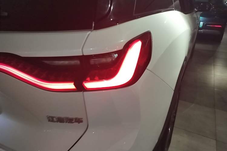 Used Nio ES8 2018 355 km Base Version 7-Seater Edition Right Rear Taillight