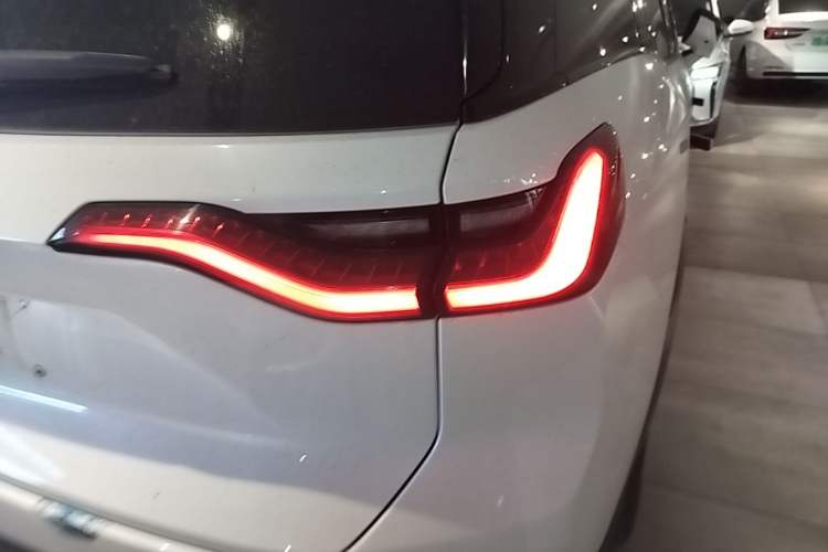 Used Nio ES8 2018 355 km Base Version 7-Seater Edition Right Rear Taillight