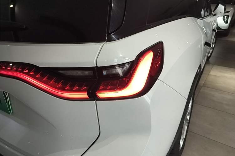Used Nio ES8 2018 355 km Base Version 7-Seater Edition Right Rear Taillight