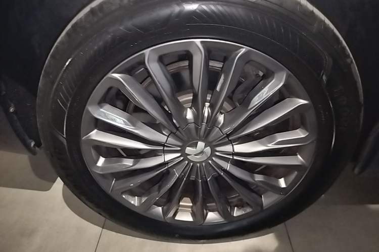Used Nio ES8 2018 355 km Base Version 7-Seater Edition Right Rear Wheel Hub