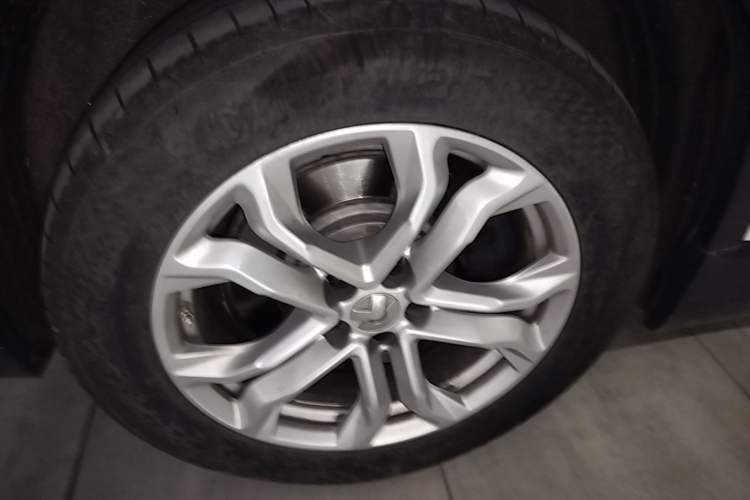 Used Nio ES8 2018 355 km Base Version 7-Seater Edition Right Rear Wheel Hub