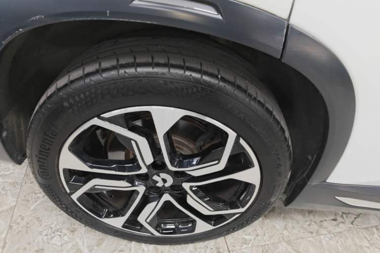 Used Nio ES8 2018 Founder Edition Right Rear Wheel Hub