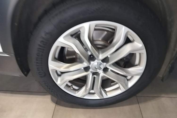 Used Nio ES8 2018 355 km Base Version 7-Seater Edition Right Rear Wheel Hub