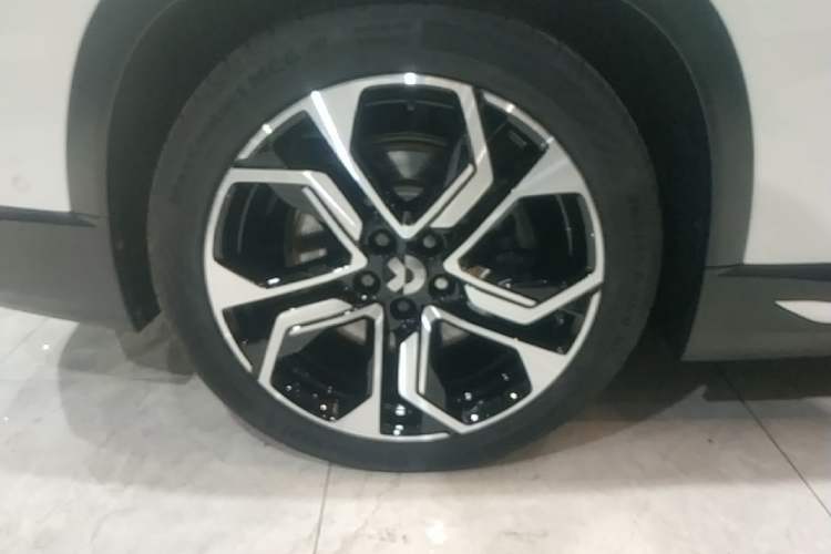 Used Nio ES8 2018 Founder Edition Right Rear Wheel Hub