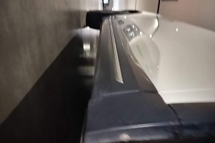 Used Nio ES8 2018 355 km Base Version 7-Seater Edition Right Side Sill