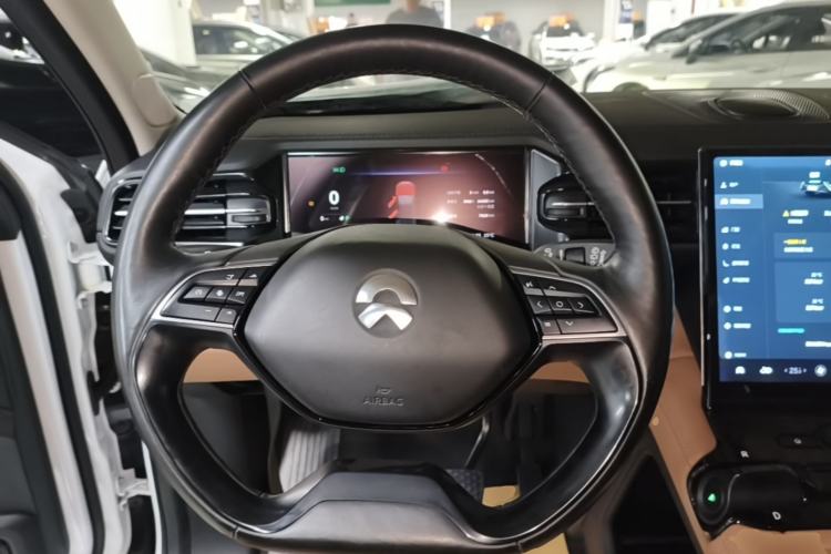 Used Nio ES8 2018 355 km Base Version 6-Seater Edition Steering Wheel
