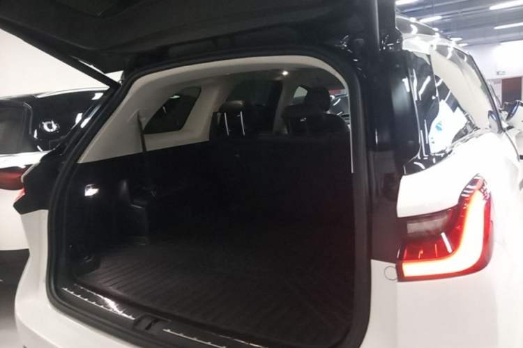 Used Nio ES8 2018 355 km Base Version 7-Seater Edition Trunk