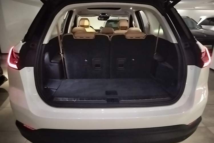Used Nio ES8 2018 355 km Base Version 7-Seater Edition Trunk