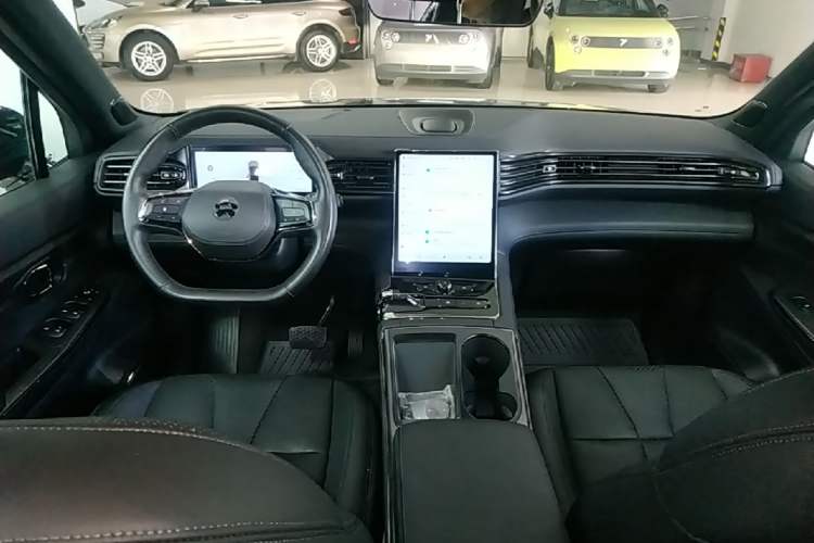 Used Nio ES8 2020 450 km Range 6-Seater Version Center Console
