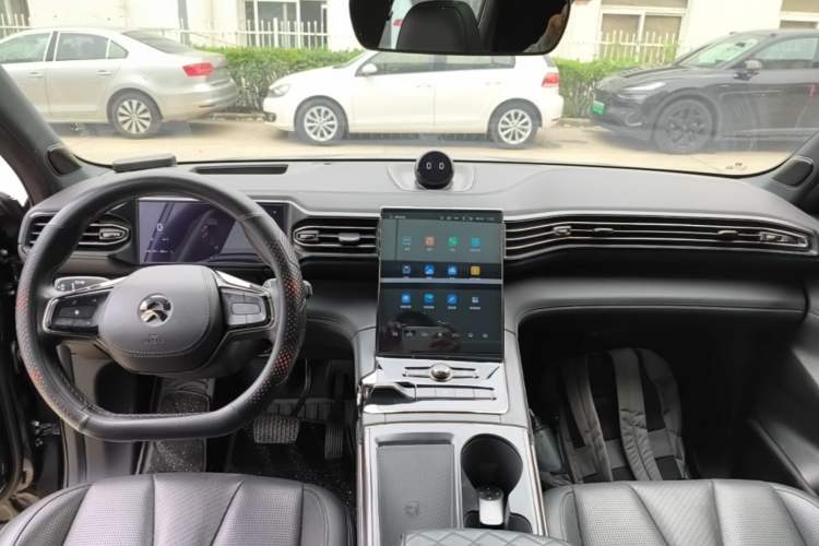 Used Nio ES8 2020 450 km Range 6-Seater Version Center Console