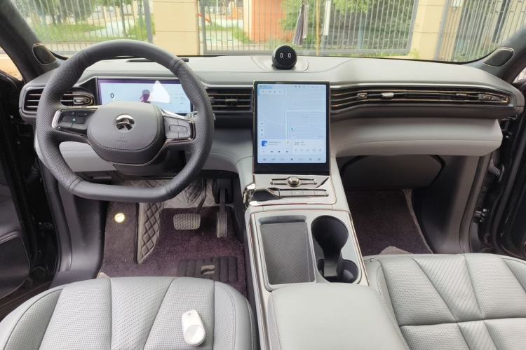Used Nio ES8 2020 580 km Range Signature Edition Six-Seater Version Center Console