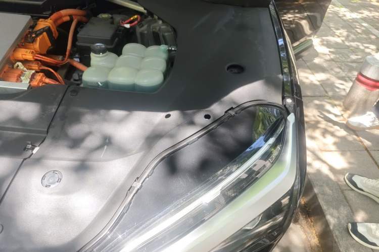 Used Nio ES8 2020 415 km Signature Edition 6-Seater Version Engine Bay Left