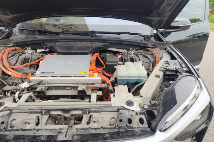 Used Nio ES8 2020 580 km Range Signature Edition Six-Seater Version Engine Bay Left