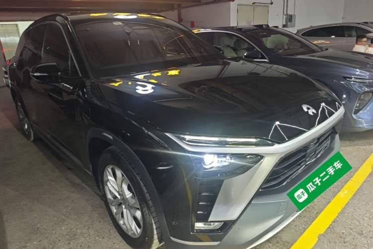 Used Nio ES8 2020 415 km Range 6-Seater Version Front Right 45 Deg
