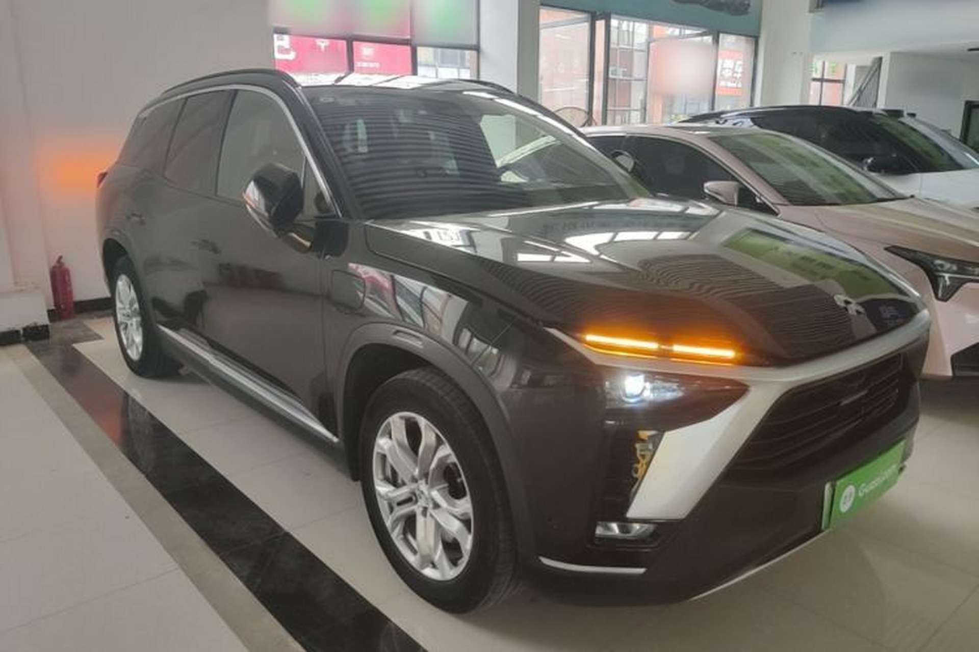 Used Nio ES8 2020 580 km Range 7-Seater Version Front Right 45 Deg