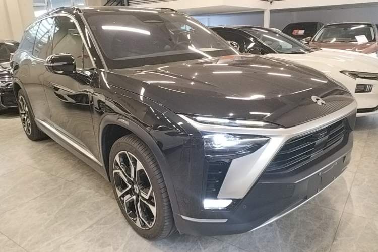 Used Nio ES8 2020 450 km Signature Edition 7-Seater Version Front Right 45 Deg