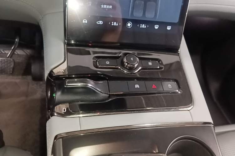 Used Nio ES8 2020 580 km Range Signature Edition Six-Seater Version Gear Lever
