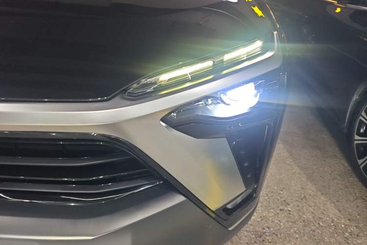 Used Nio ES8 2020 415 km Range 6-Seater Version Left Front Headlight