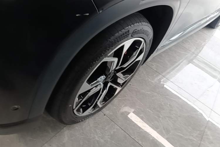 Used Nio ES8 2020 580 km Range Signature Edition Six-Seater Version Left Front Wheel Hub