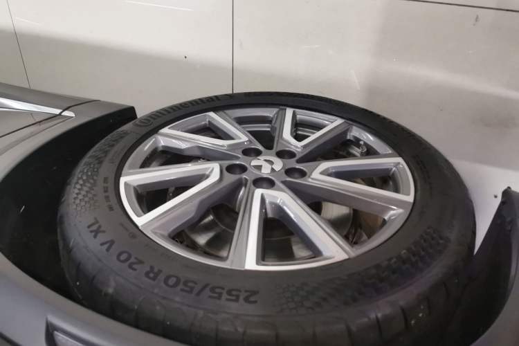 Used Nio ES8 2020 580 km Range Six-Seater Version Left Front Wheel Hub