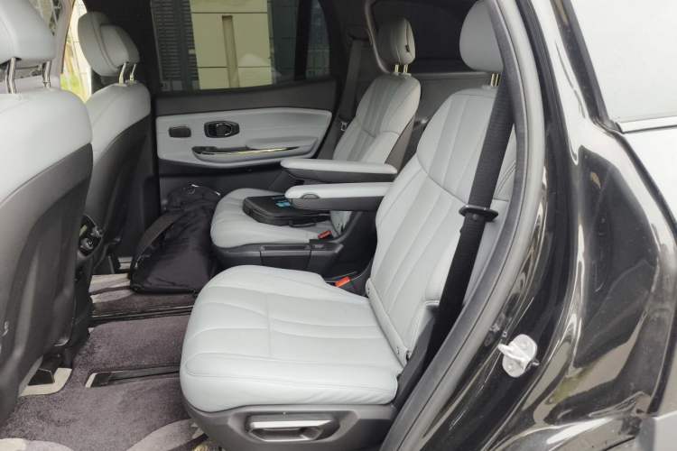 Used Nio ES8 2020 580 km Range Signature Edition Six-Seater Version Left Rear Seat