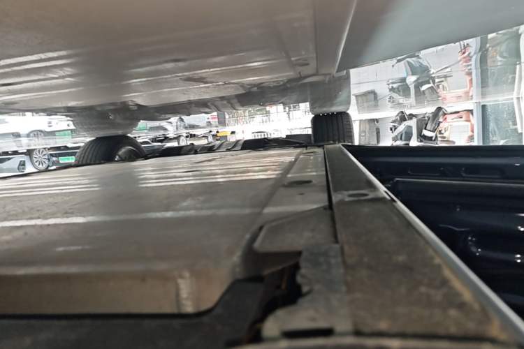 Used Nio ES8 2020 450KM Signature Edition Six-Seater Version Left Side Sill