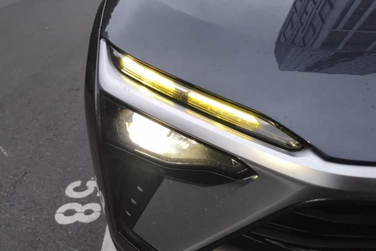 Used Nio ES8 2020 580 km Range Six-Seater Version Right Front Headlight