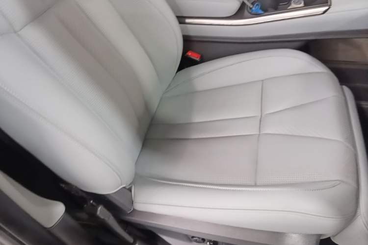 Used Nio ES8 2020 580 km Range Signature Edition Six-Seater Version Right Front Seat