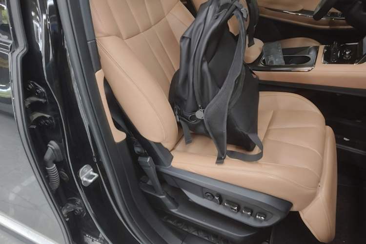 Used Nio ES8 2020 450 km Range 6-Seater Version Right Front Seat