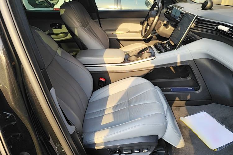 Used Nio ES8 2020 580 km Range Signature Edition Six-Seater Version Right Front Seat