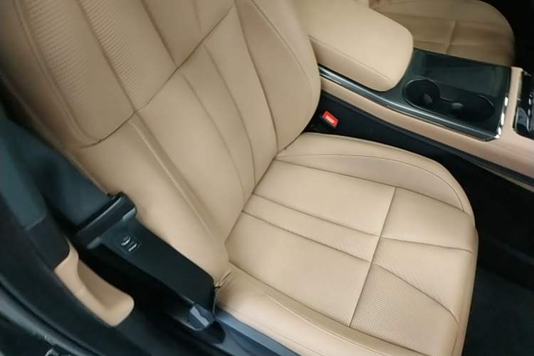 Used Nio ES8 2020 580 km Range Six-Seater Version Right Front Seat