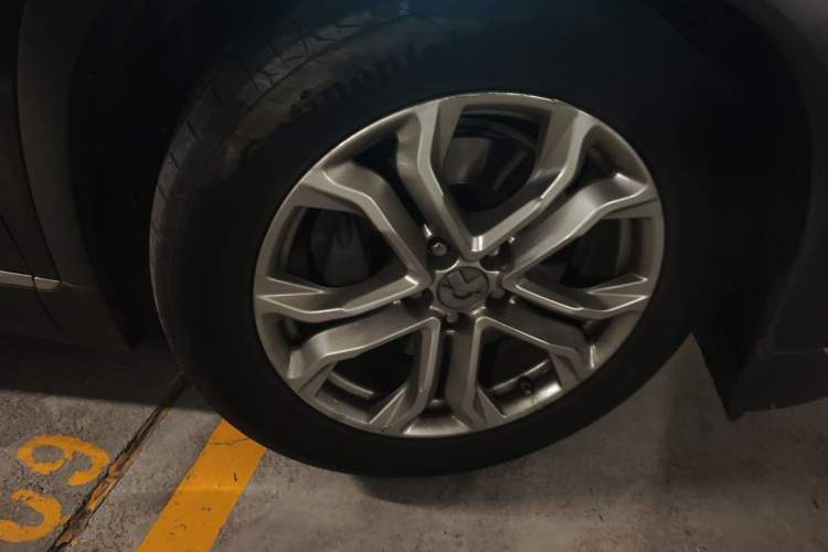 Used Nio ES8 2020 580 km Range Six-Seater Version Right Front Wheel Hub