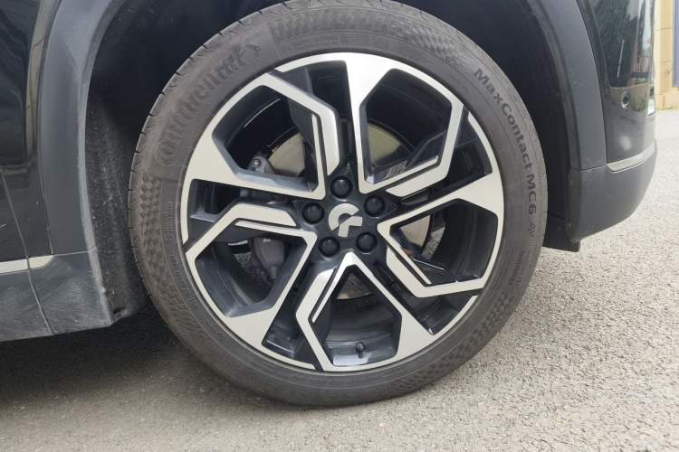 Used Nio ES8 2020 580 km Range Signature Edition Six-Seater Version Right Front Wheel Hub