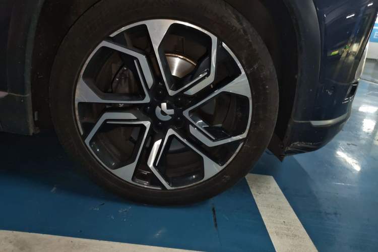 Used Nio ES8 2020 580 km Range Signature Edition Six-Seater Version Right Front Wheel Hub