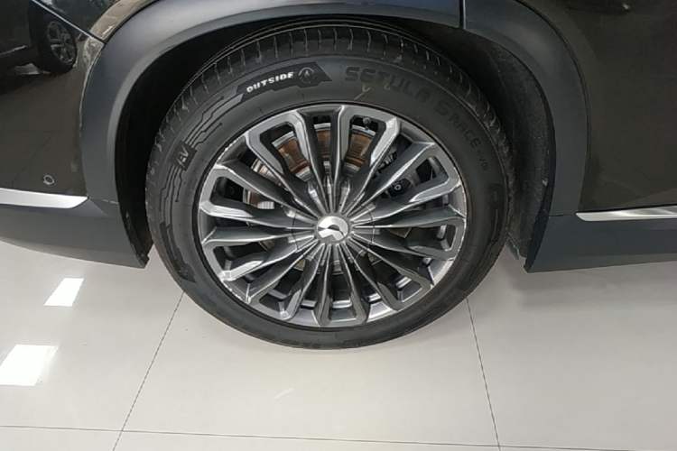 Used Nio ES8 2020 450 km Range 6-Seater Version Right Rear Wheel Hub