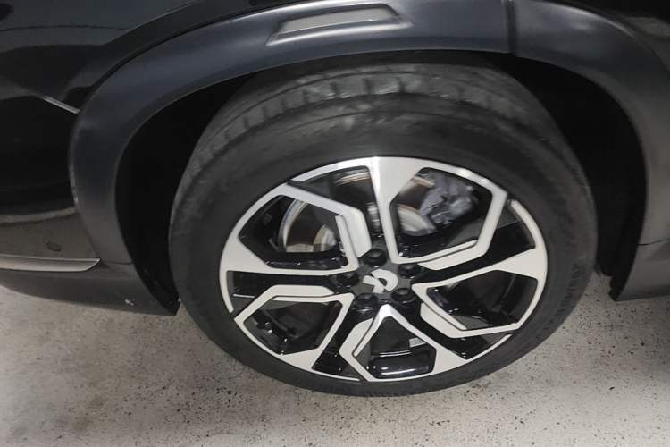 Used Nio ES8 2020 450 km Range 6-Seater Version Right Rear Wheel Hub