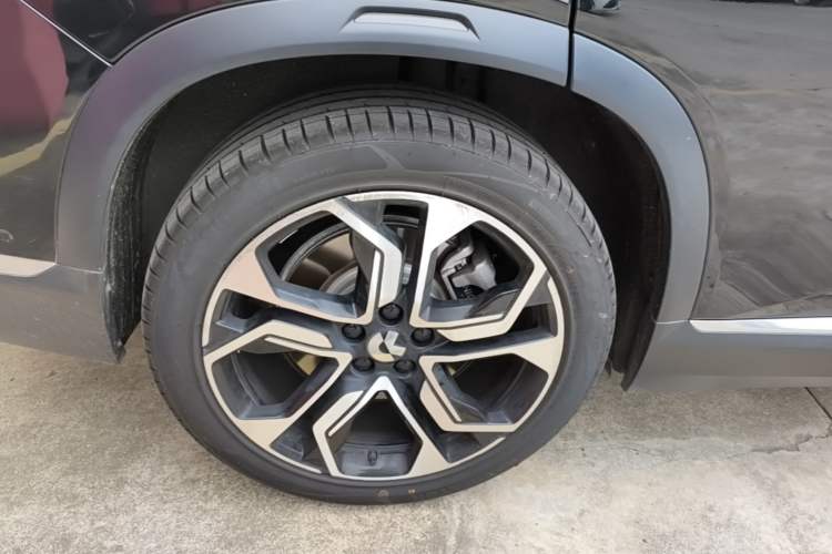 Used Nio ES8 2020 450 km Range 6-Seater Version Right Rear Wheel Hub