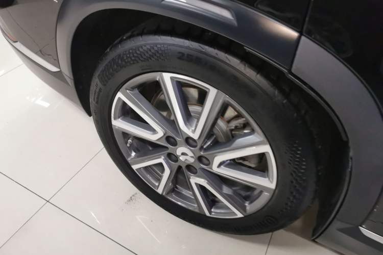 Used Nio ES8 2020 580 km Range Six-Seater Version Right Rear Wheel Hub