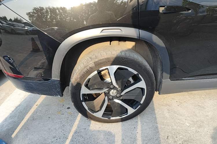 Used Nio ES8 2020 580 km Range Signature Edition Six-Seater Version Right Rear Wheel Hub